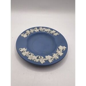 Vtg Wedgewood Jasperware Blue Ashtray/Pin Tray Grapevines Elwyn James Stamp